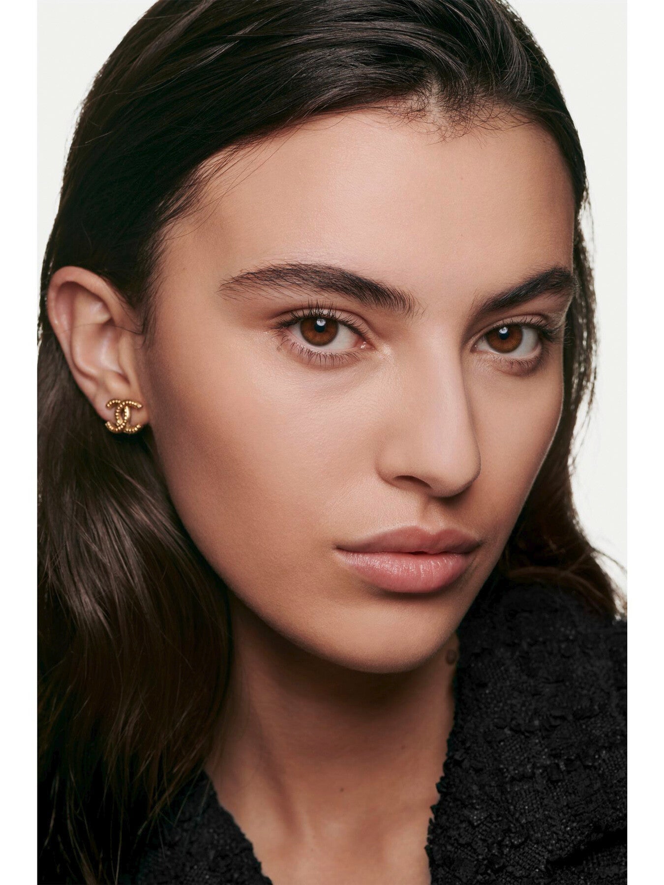 CHANEL ULTRA LE TEINT VELVET BLURRING SMOOTH-EFFECT FOUNDATION. VELVET MATTE FINISH.