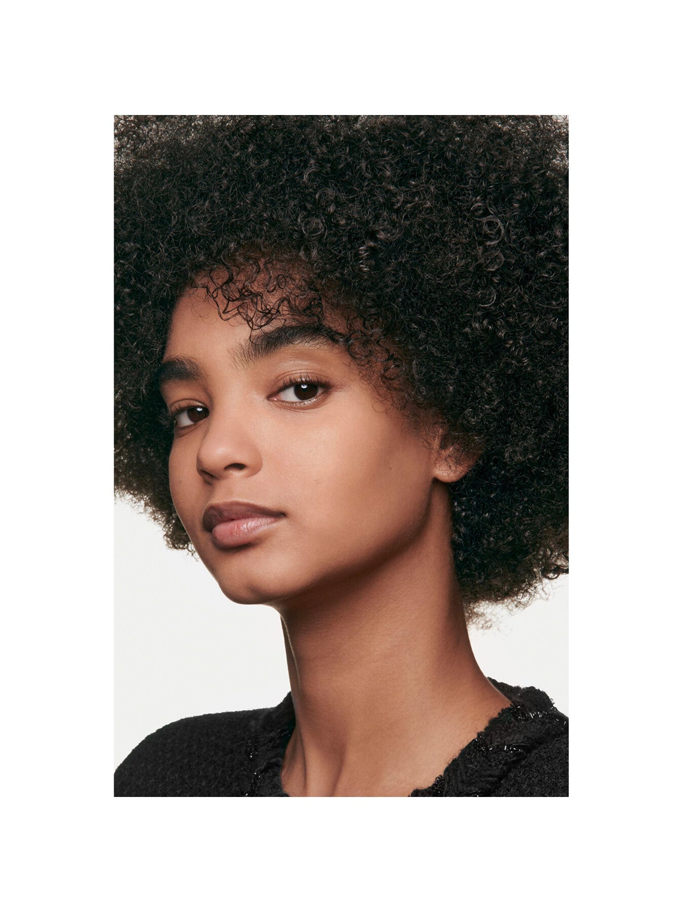 CHANEL ULTRA LE TEINT VELVET BLURRING SMOOTH-EFFECT FOUNDATION. VELVET MATTE FINISH.
