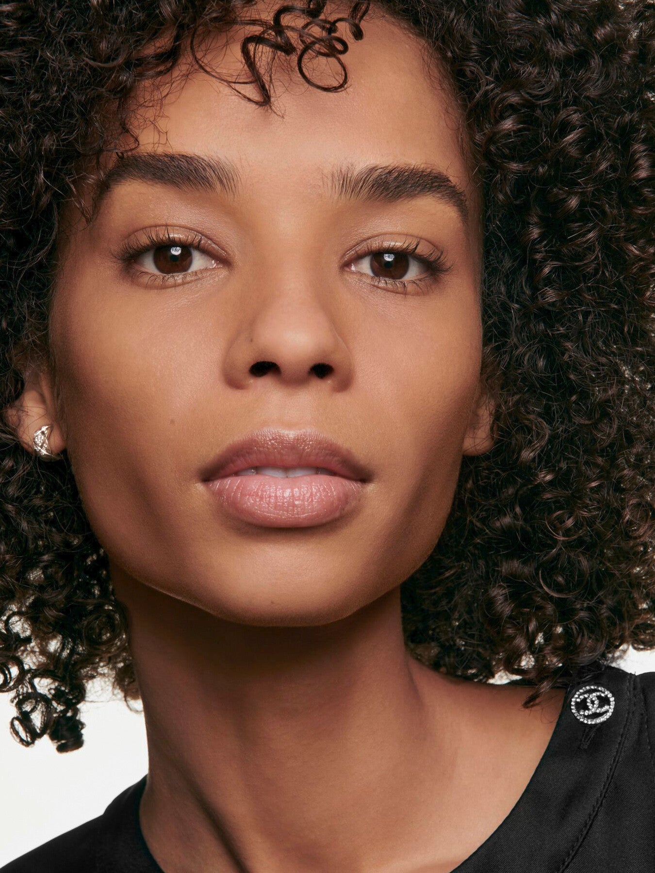 CHANEL ULTRA LE TEINT VELVET BLURRING SMOOTH-EFFECT FOUNDATION. VELVET MATTE FINISH.