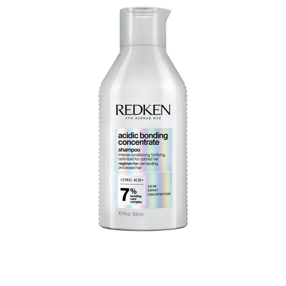 ACIDIC COLOR GLOSS sulfate-free shampoo enhances the shine of your color 300 ml