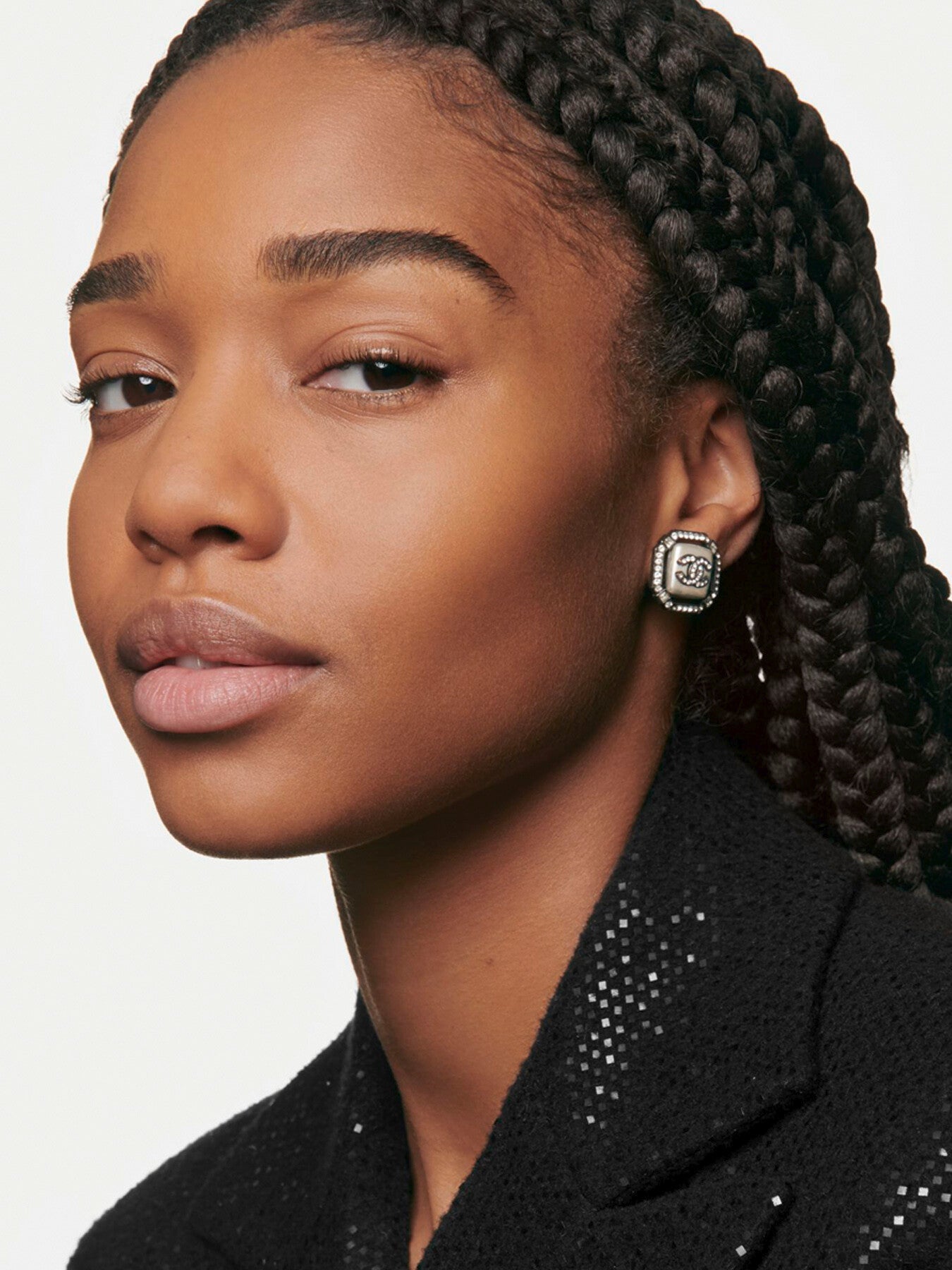 CHANEL ULTRA LE TEINT VELVET BLURRING SMOOTH-EFFECT FOUNDATION. VELVET MATTE FINISH.